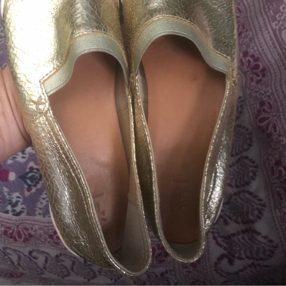 EUC 💠 Frye Metallic-Gold Slip-on Flats Size 7 (Runs Small) - Picture 4 of 13